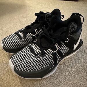 Nike LeBron Witness VII Sports Shoes.